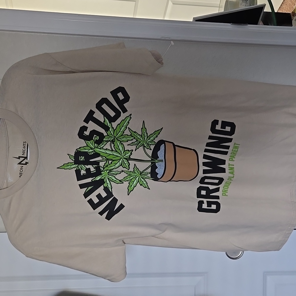 Unisex Proud Plant Parent  Cream MEDIUM T-Shirt